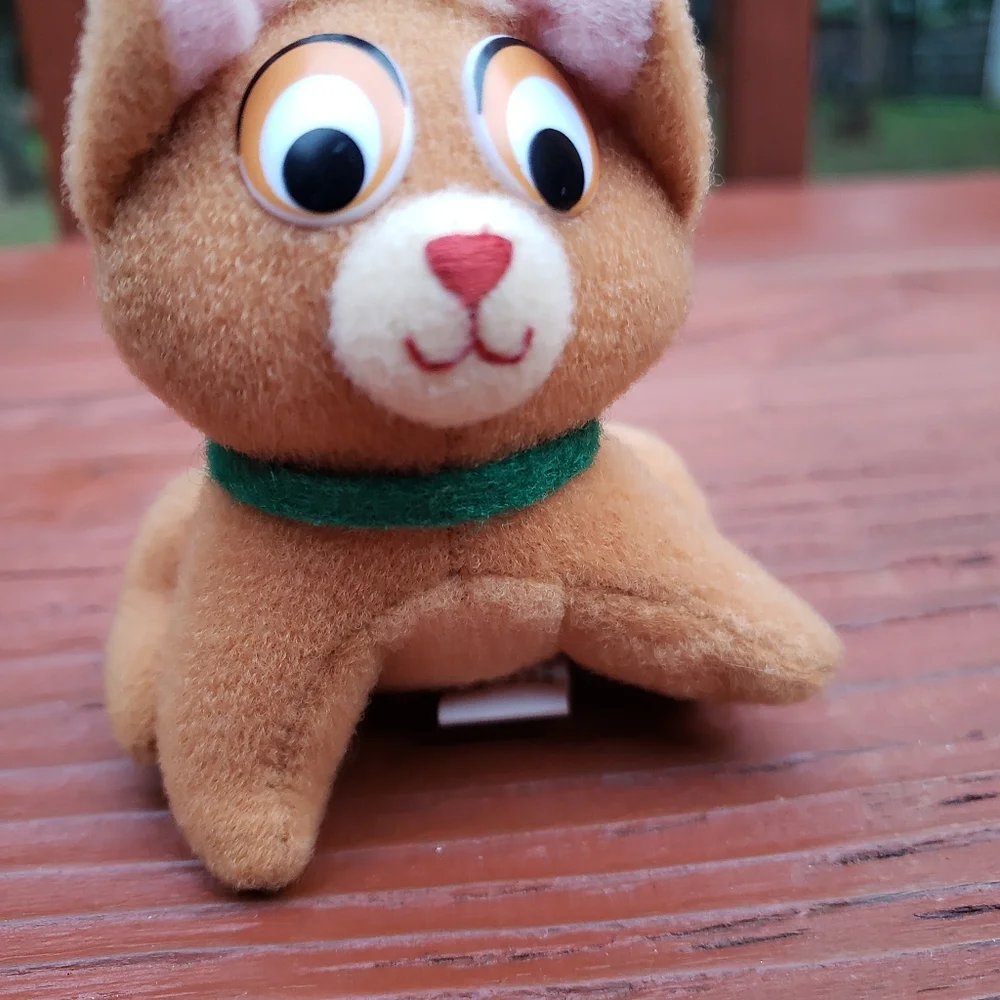 1988 The Walt Disney Company 'Oliver The Cat' Plush Ornament